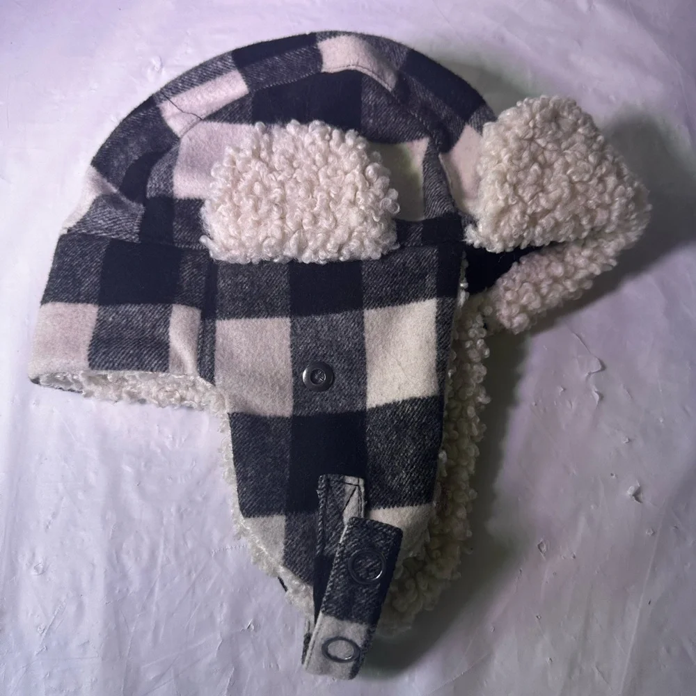 GAP Kids Cream and Gray Fleece Hat